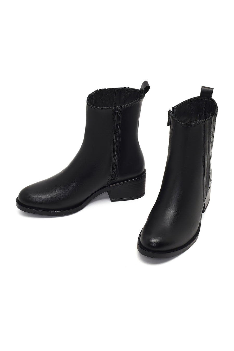 Woman Black Zip Closure Leather Boots