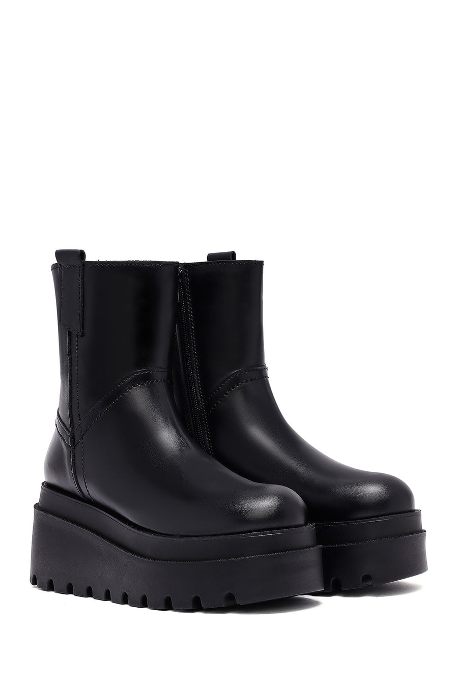 Woman Black Zip Closure Thick-Soled Leather Boots