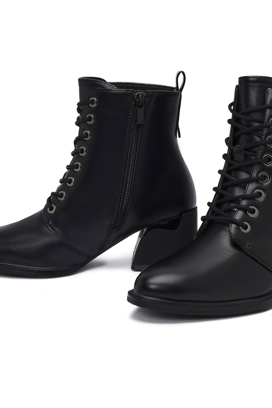 Woman Black Zippered Thick Heel Boots