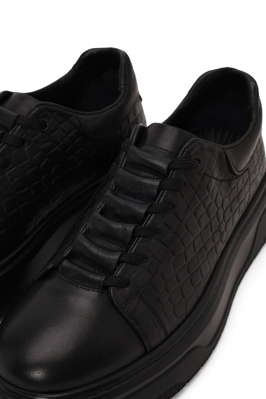 Male Black Lace-up Thick-soled Croc-patterned Leather Sneaker