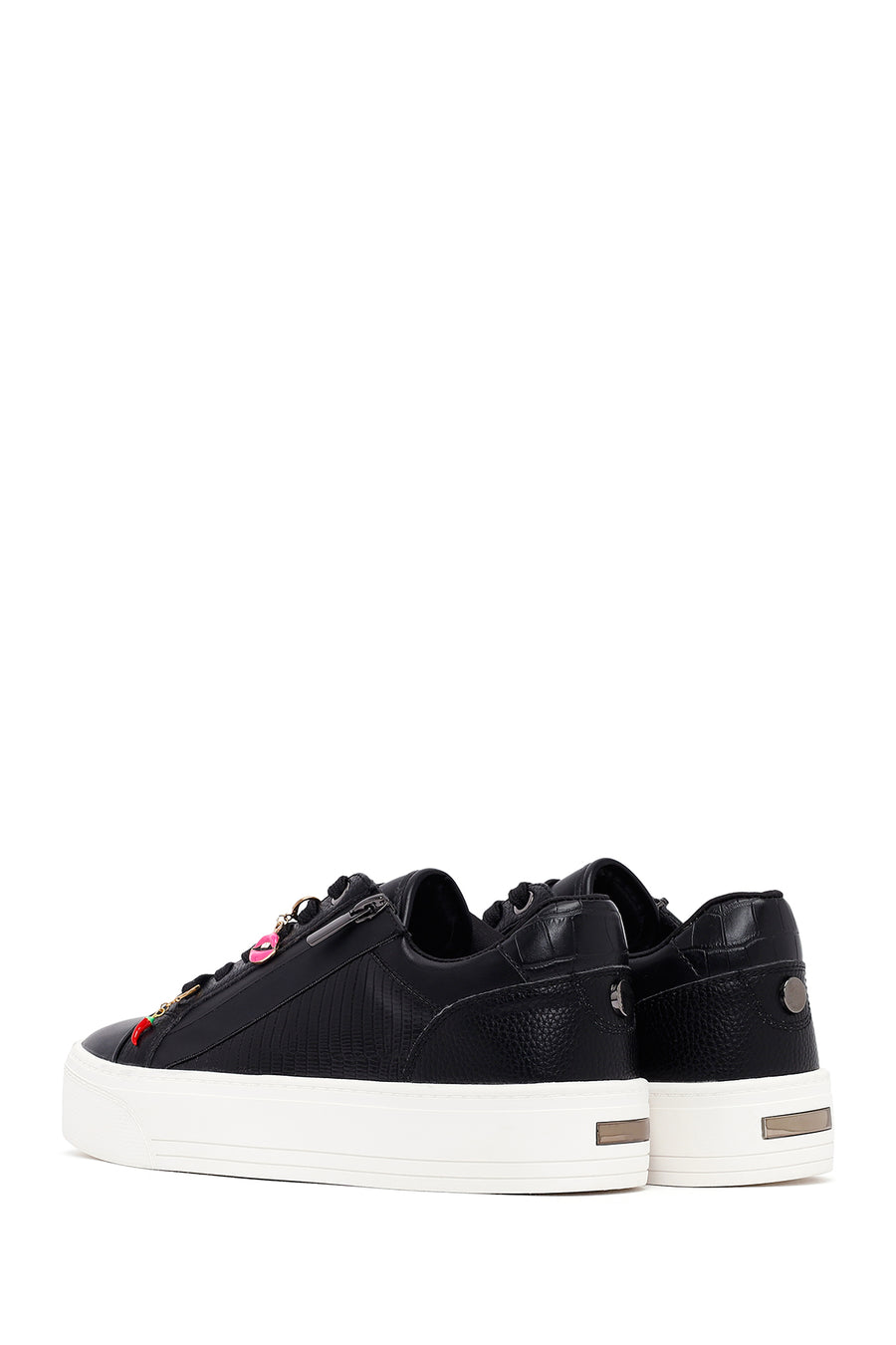 Woman Black Lace-Up Chunky Sneaker