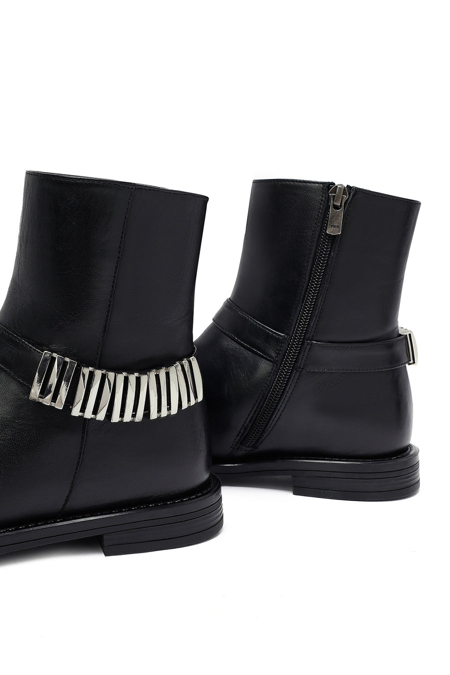 Woman Black Zippered Metal Detail Leather Boat