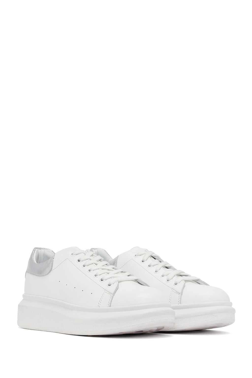 Kadın Beyaz Bağcıklı Kalın Tabanlı Deri Sneaker